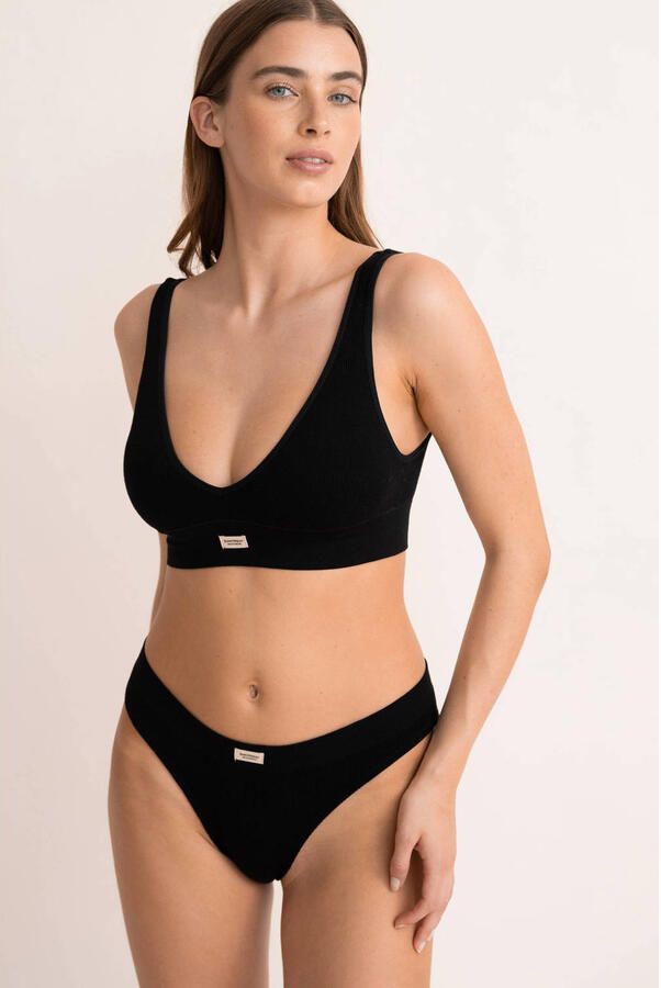 Sam Friday slip Lucy zwart