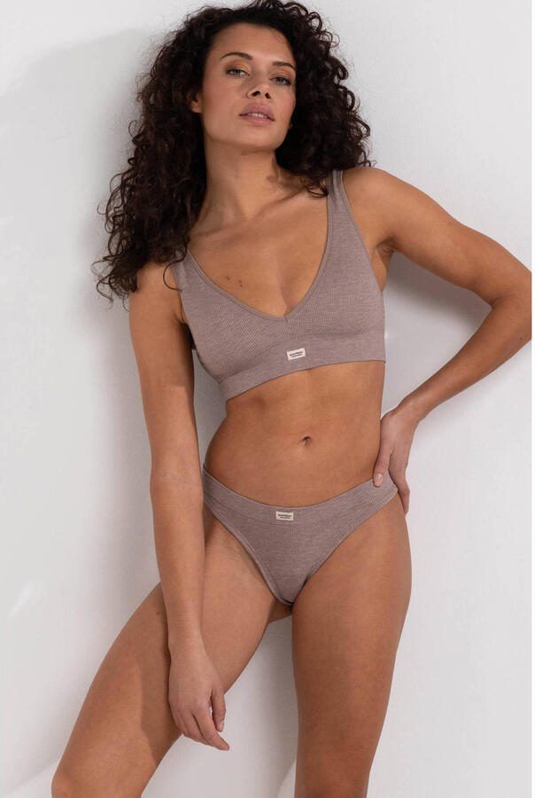 Sam Friday string Lucy taupe