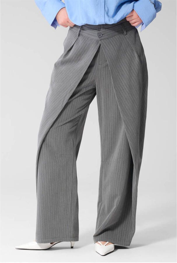 Shoeby barrel broek met krijtstreep en plooien grijs
