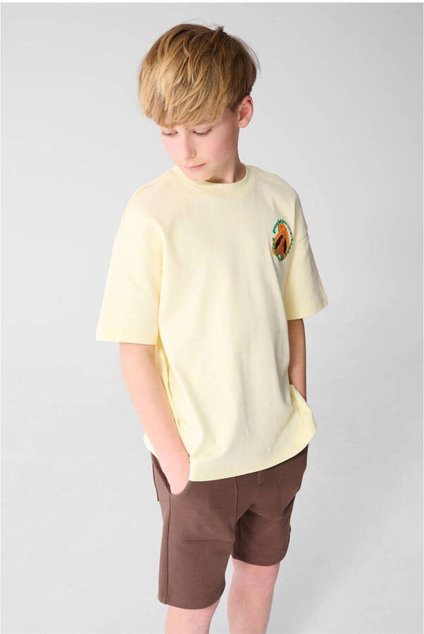 Shoeby rechtvallend T-shirt met backprint lichtgeel