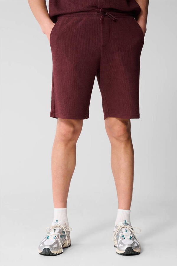 Shoeby relaxed regular waist sweatshort donkerrood met ingebreid patroon