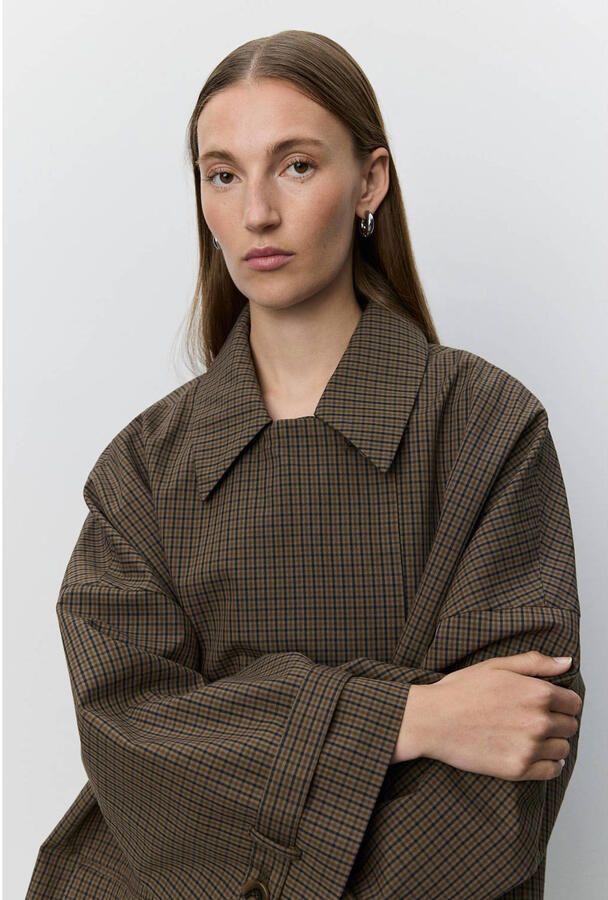 Sofie Schnoor katoenen geruite trenchcoat bruin