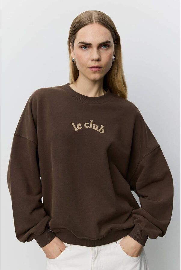 Sofie Schnoor sweater met tekst donkerbruin
