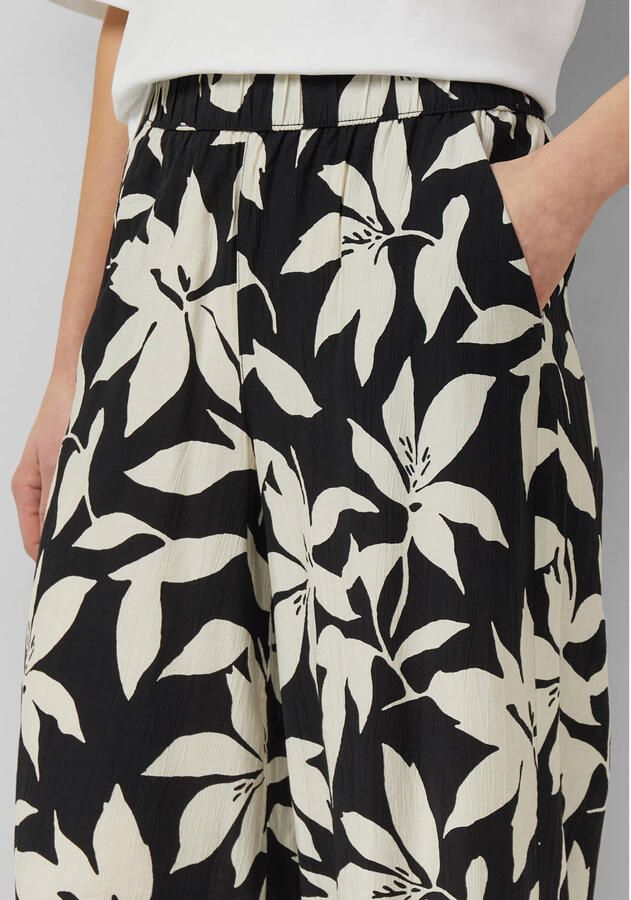 S.Oliver wide leg regular waist gebloemde casual broek zwart - Foto 2