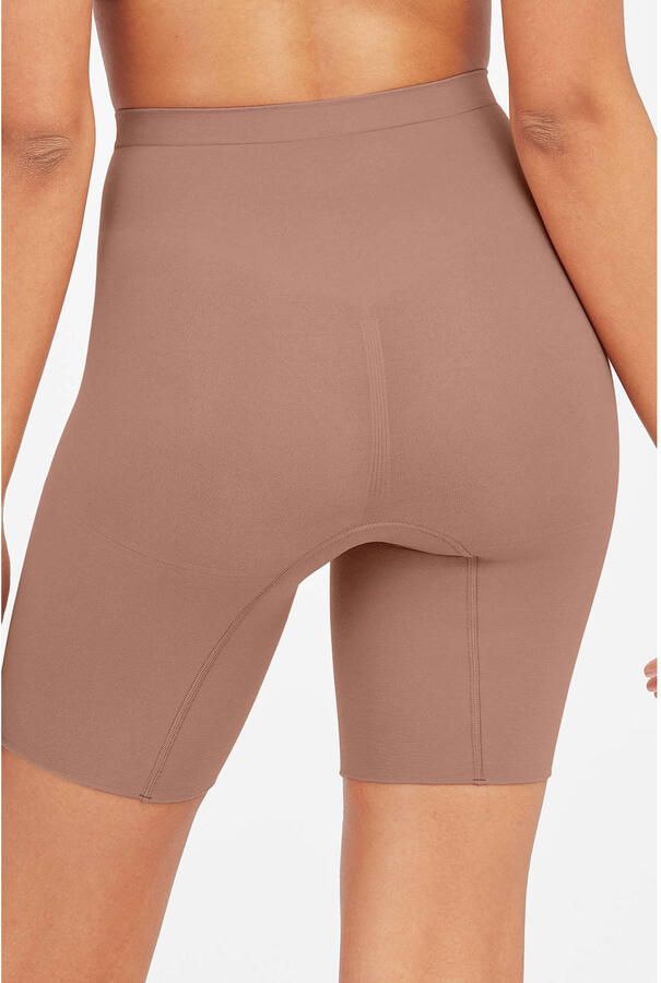 SPANX Everyday Seamless Shaping seamless medium corrigerende short donkerbeige
