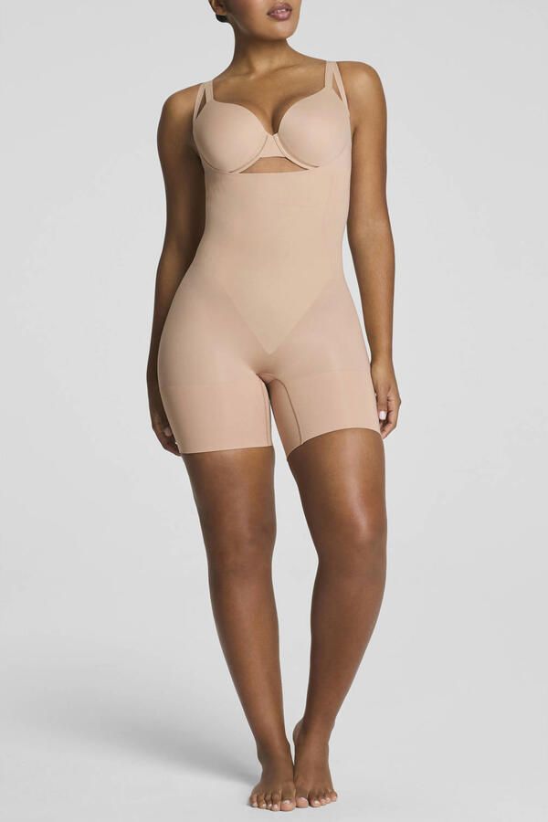 SPANX sculpt™ GoFigure seamless sterk corrigerende bodysuit Open Bust Mid Thigh lichtbeige