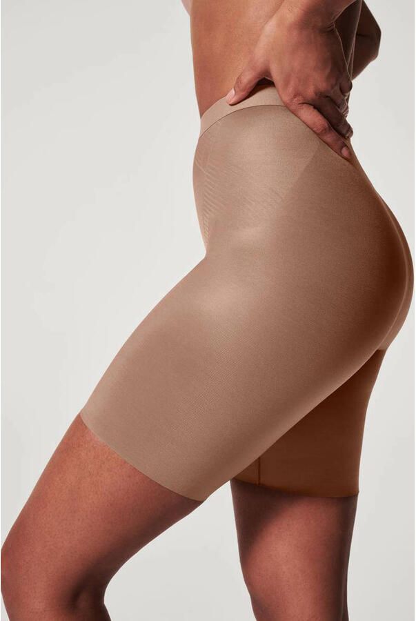 SPANX shape™ Invisible medium corrigerende Mid-Thigh short donkerbeige
