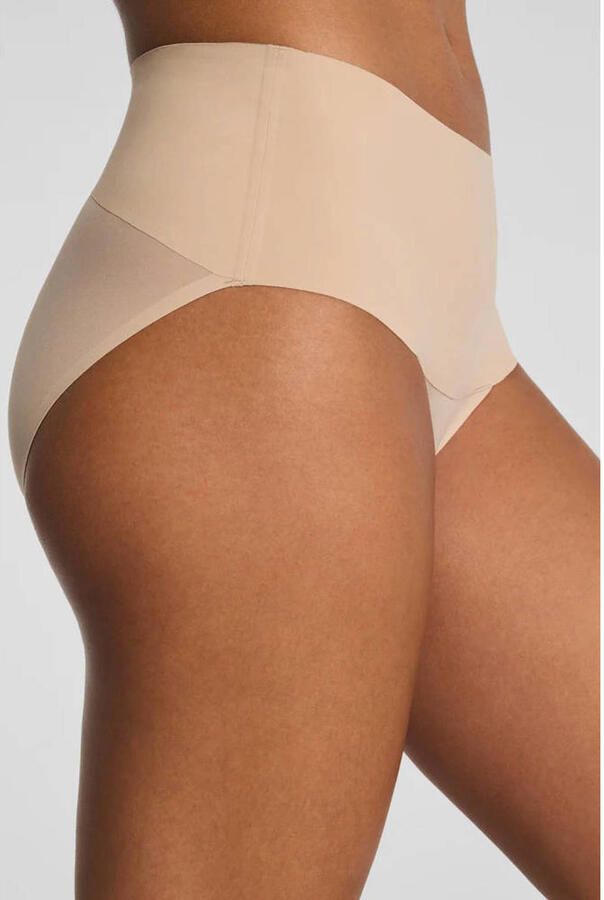 SPANX supersmooth™ Undie-tectable seamless licht corrigerende slip beige - Foto 2