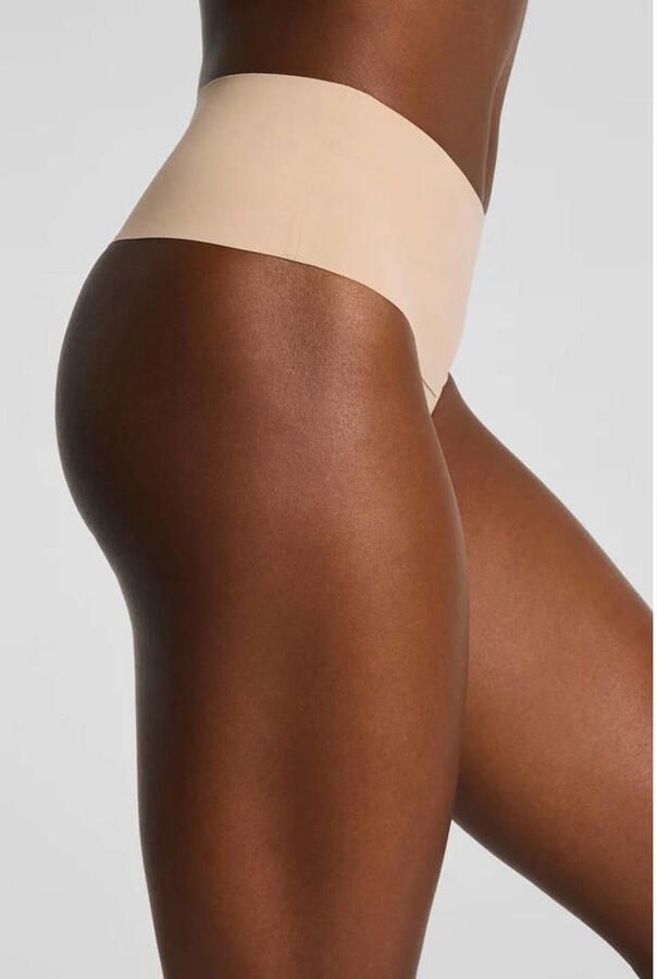 SPANX supersmooth™ Undie-tectable seamless licht corrigerende string beige - Foto 3