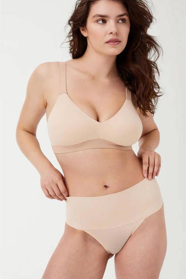 SPANX supersmooth™ Undie-tectable seamless licht corrigerende string lichtbeige - Foto 3