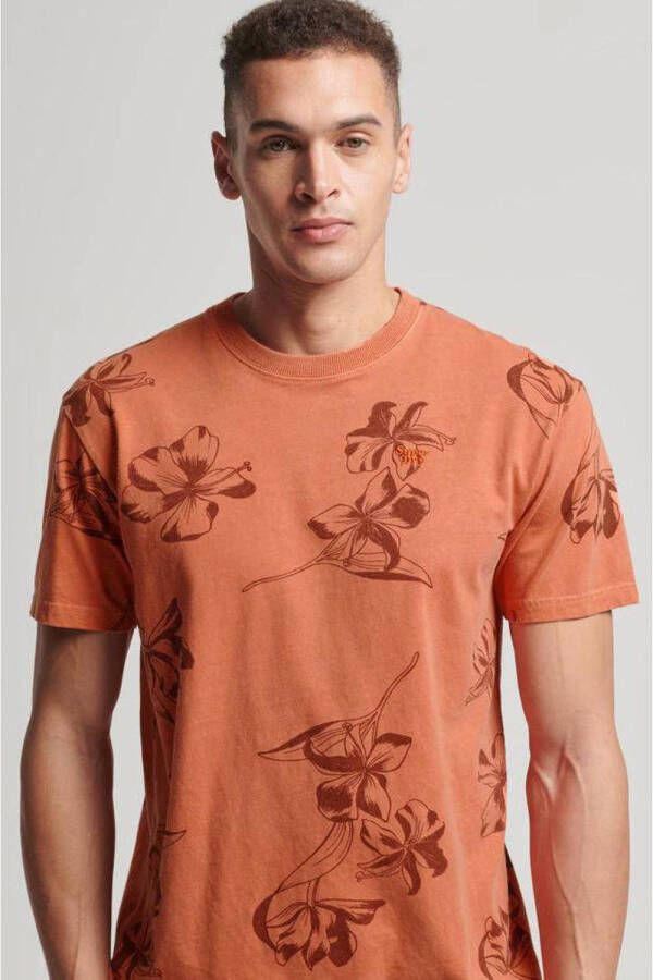 Superdry regular fit T-shirt met all over print Mango Orange Overdye