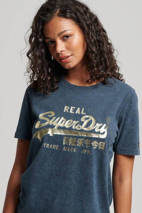 Superdry T-shirt met tekst donkerblauw goud groen