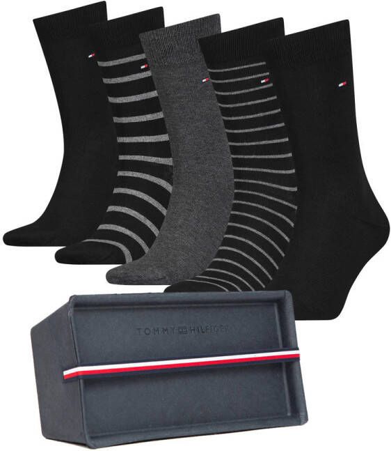 Tommy Hilfiger 5P Giftbox Stripes lange herensokken worden gekenmerkt door een elegant en typisch design. Black Heren