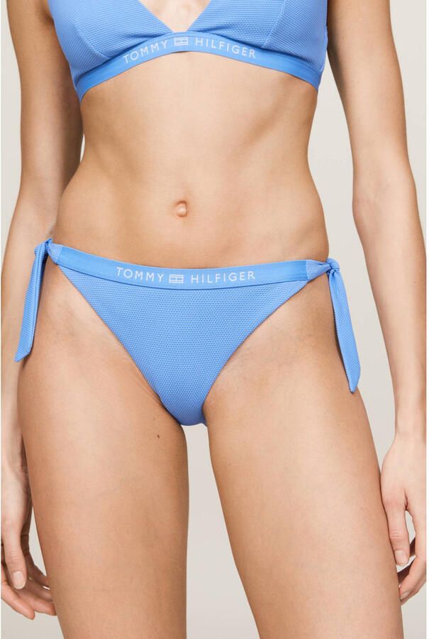 Tommy Hilfiger Swimwear Bikinibroekje SIDE TIE BIKINI met een logo-opschrift