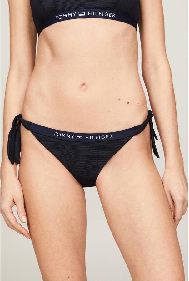 Tommy Hilfiger Swimwear Bikinibroekje SIDE TIE BIKINI met een logo-opschrift