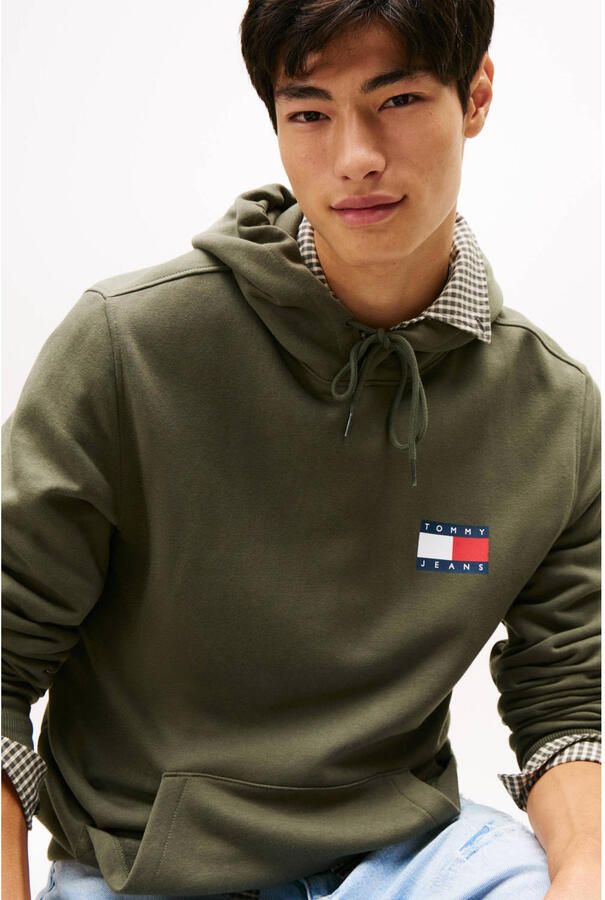 TOMMY JEANS Sweatshirt TJM REG ESSENTIAL FLAG HOOD EXT met bedrukte merklogo op borsthoogte - Foto 1