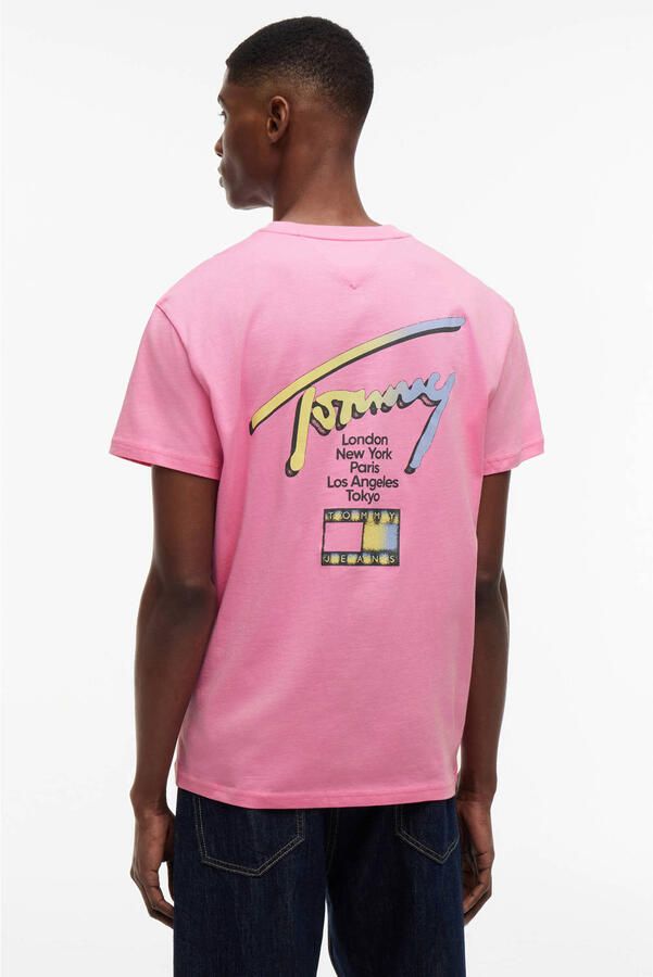 Tommy Jeans regular T-shirt met backprint roze - Foto 3
