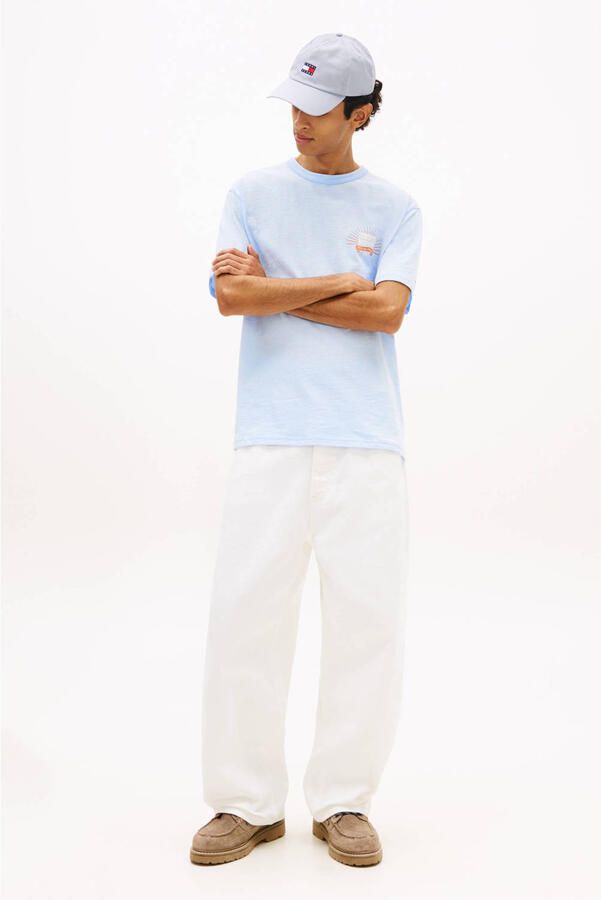 Tommy Jeans relaxed T-shirt met backprint lichtblauw - Foto 2