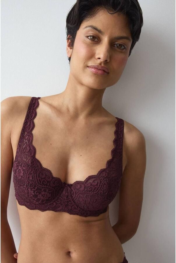 Triumph Amourette voorgevormde kanten beugel-bh aubergine