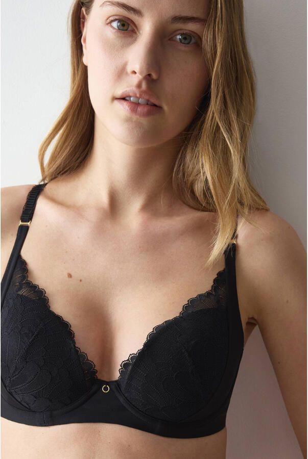 Triumph Love in Lace voorgevormde beugel-bh zwart