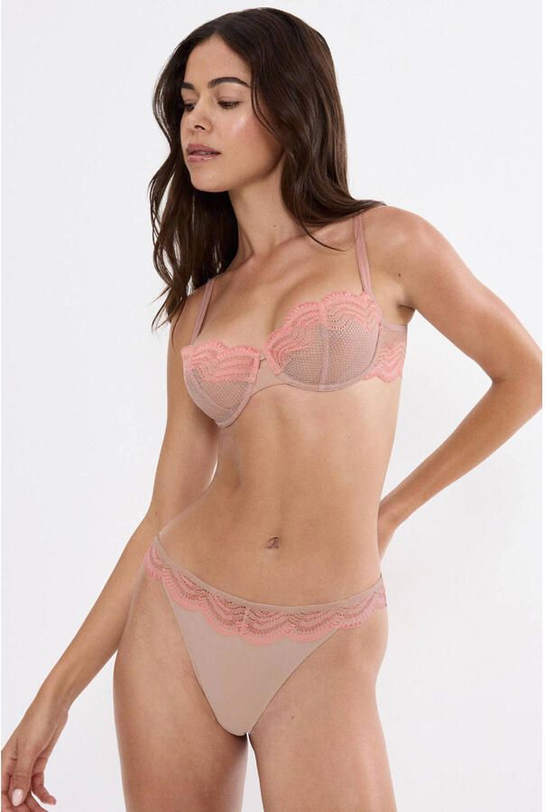 Triumph niet-voorgevormde beugelbh Comfort Glam beige roze