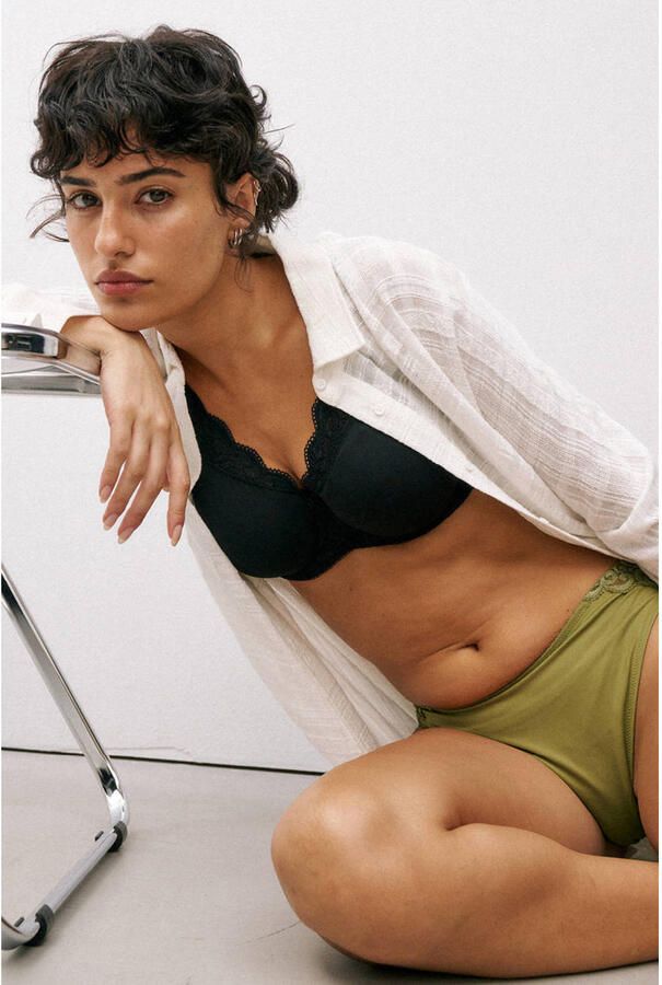 Triumph Minimizer-bh Amourette Verkleint de borst optisch kanten accenten