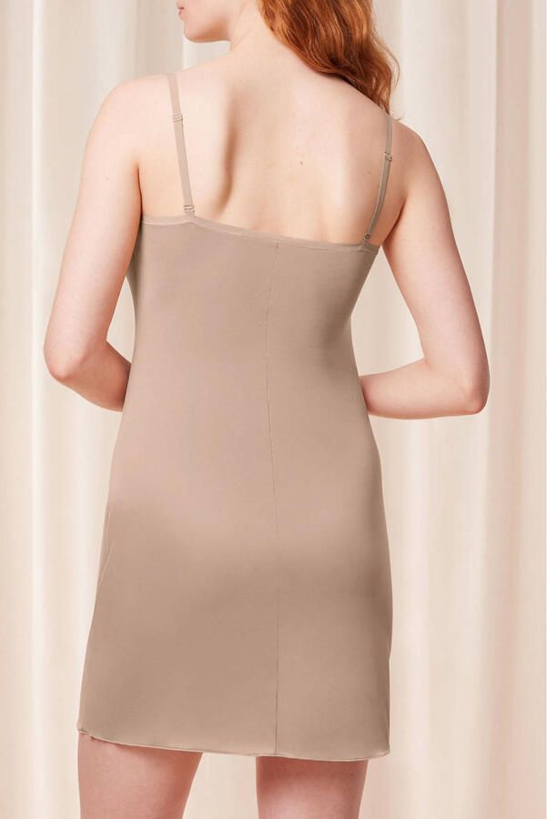 Triumph Onderjurk Body Make-Up T Dress 02 nagenoeg onzichtbaar diepe v-hals
