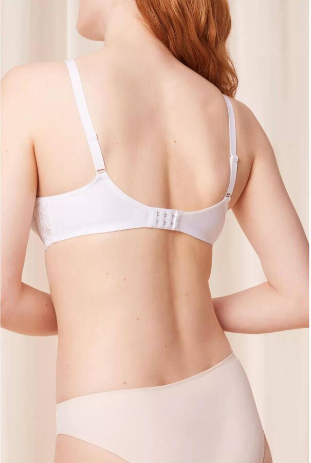 Triumph voorgevormde beugelbh Modern Lace wit