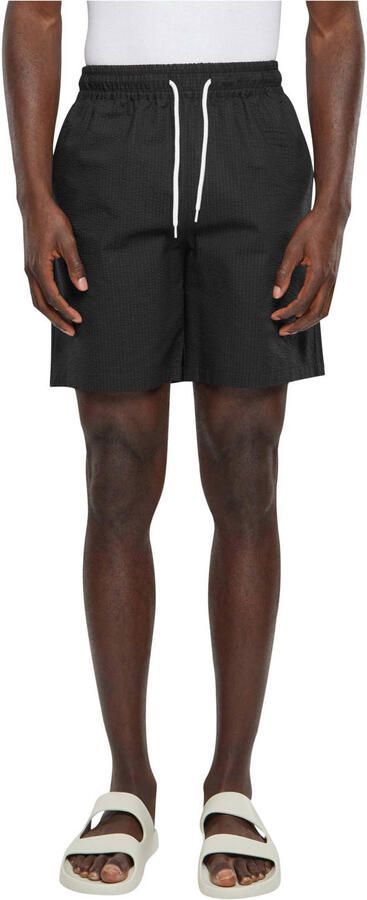 Urban Classics gestreepte regular fit short zwart