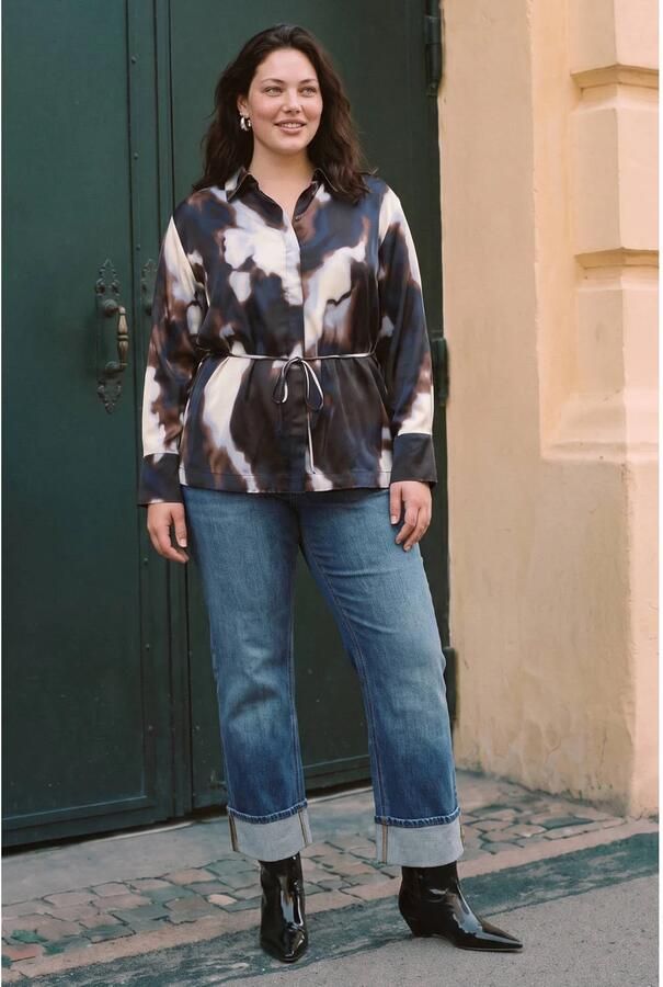 VERO MODA CURVE Plus Size blouse met ceintuur en print donkerbruin blauw - Foto 2