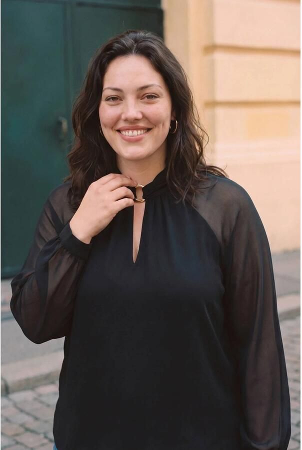 VERO MODA CURVE Plus Size semi-transparante top met cut-out zwart - Foto 2