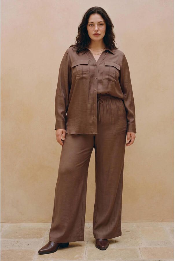 VERO MODA CURVE satijnen straight leg casual broek Plus Size bruin