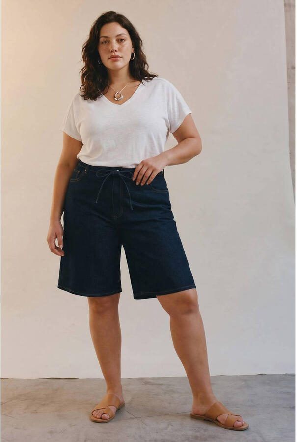 VERO MODA CURVE straight fit korte broek Plus Size donkerblauw - Foto 2