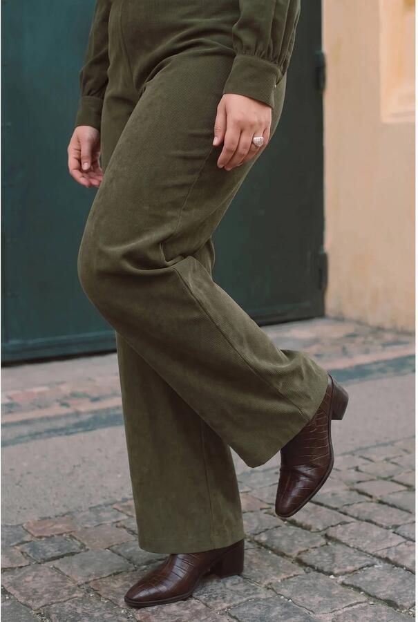 VERO MODA CURVE straight leg casual corduroy broek Plus Size groen