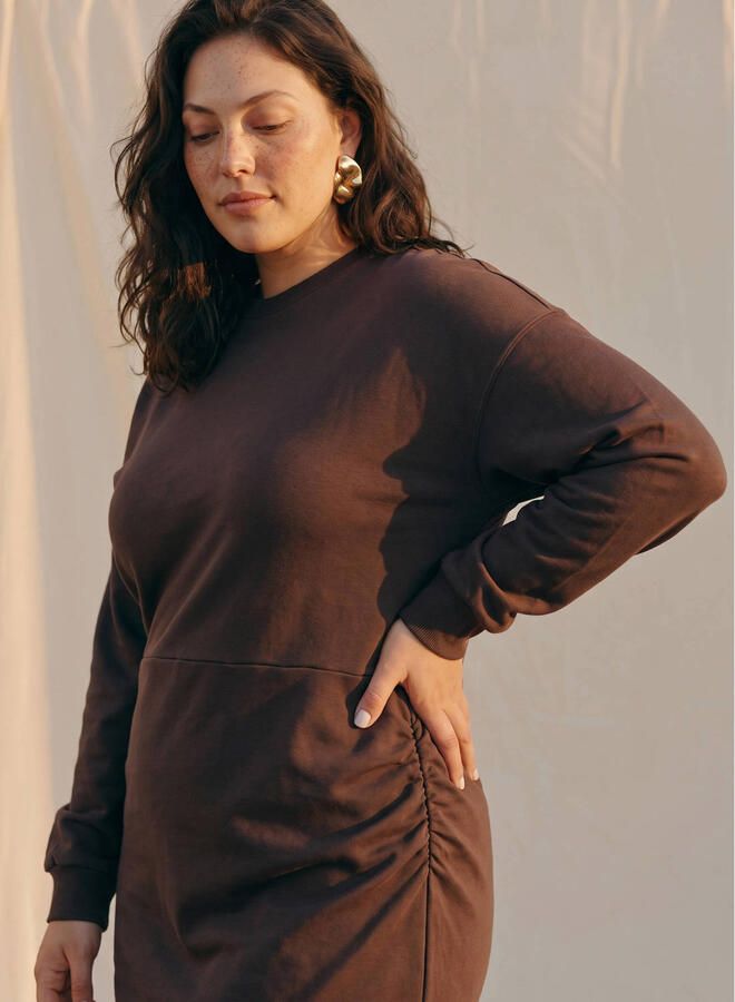 VERO MODA CURVE x Wehkamp sweatjurk Plus Size donkerbruin - Foto 2