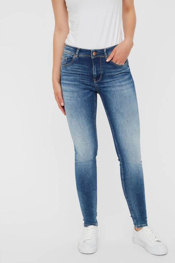 VERO MODA mid waist skinny jeans Lux met biologisch katoen VMLUX medium blue denim