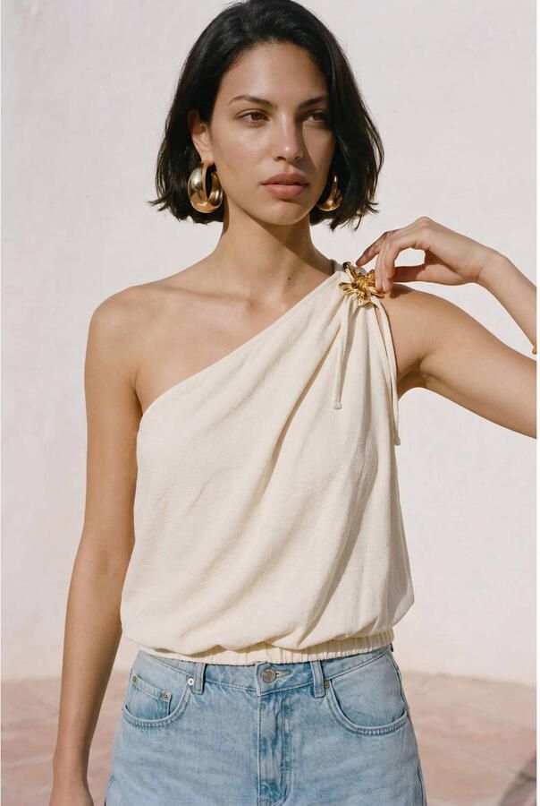 VERO MODA aansluitende top met siergesp ecru