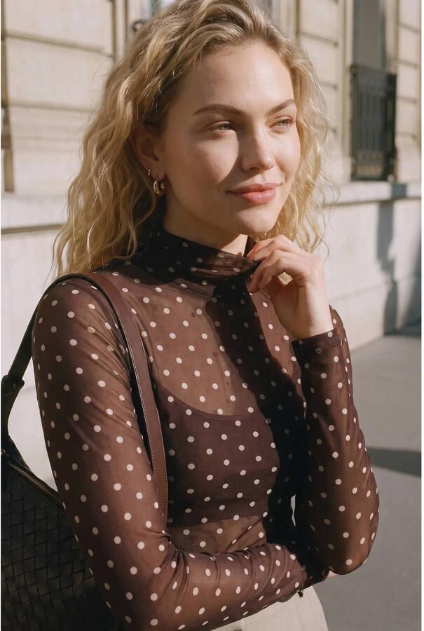 VERO MODA x Wehkamp mesh top met stippen bruin - Foto 2