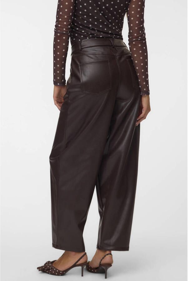 VERO MODA x Wehkamp imitatieleren barrel broek bruin - Foto 3