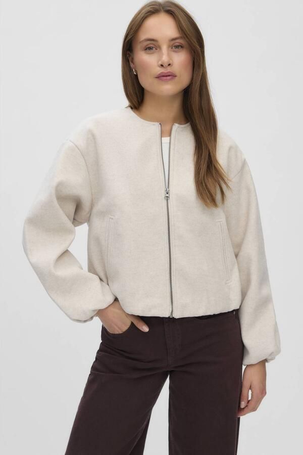 Vero Moda regular fit bomberjack in viltlook model 'CHLOE'