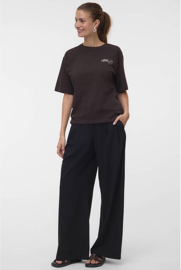 VERO MODA rechtvallend T-shirt met backprint donkerbruin
