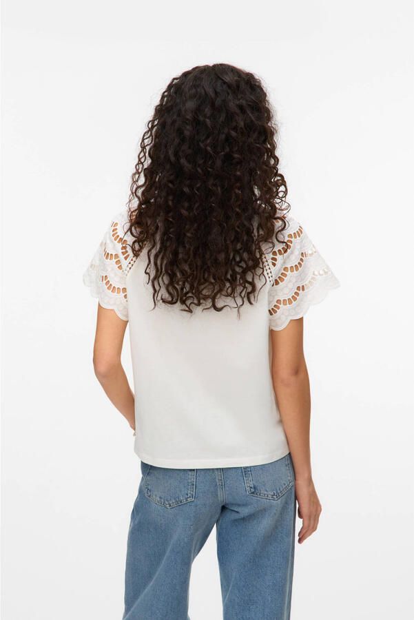 Vero Moda Regular fit T-shirt met broderie anglaise model 'BLASY'