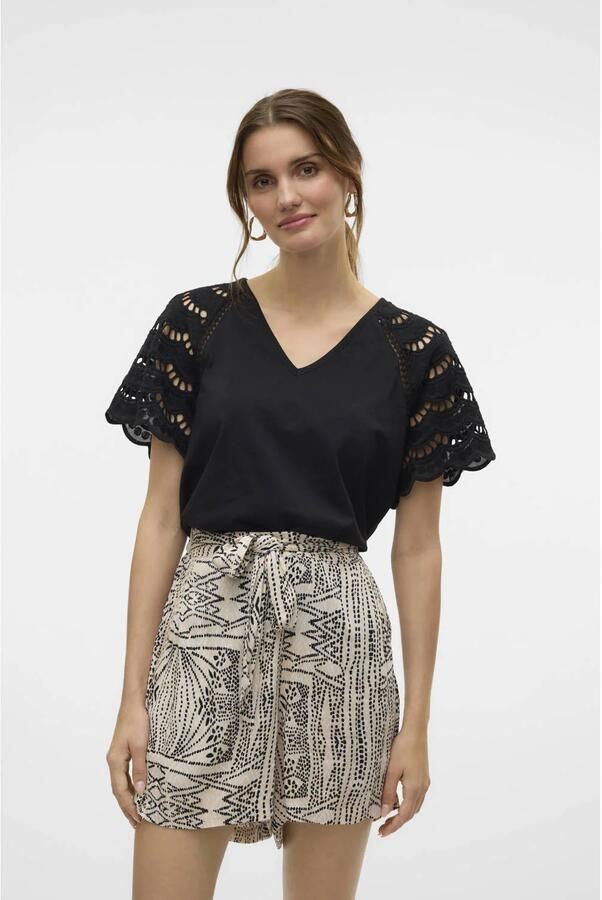 Vero Moda Regular fit T-shirt met broderie anglaise model 'BLASY'