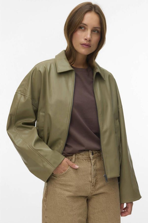 VERO MODA x Noor de Groot imitatieleren bomberjack groen