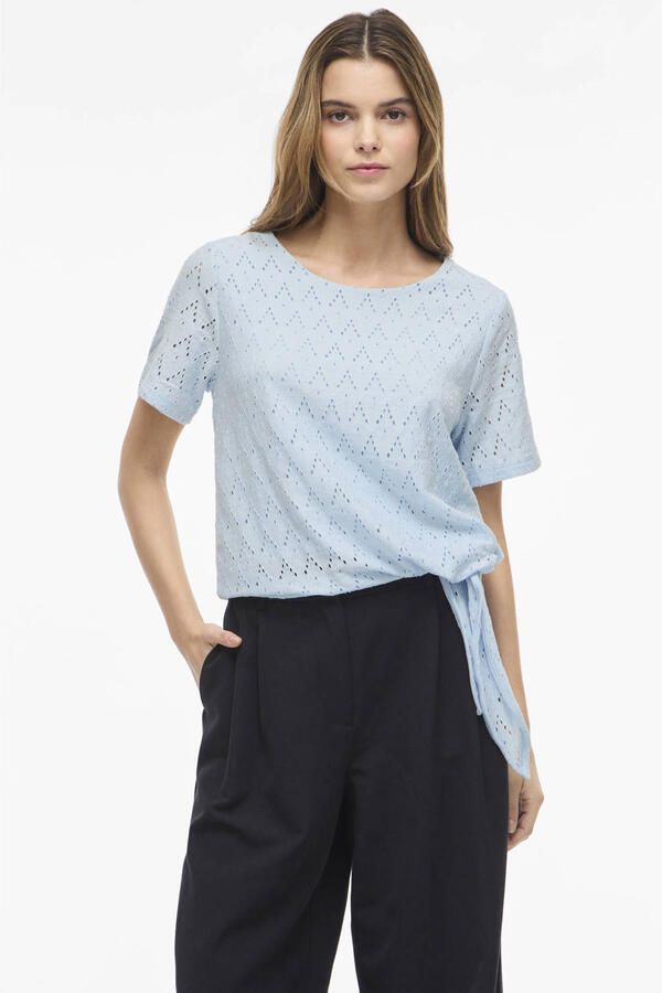 VILA top broderie lichtblauw
