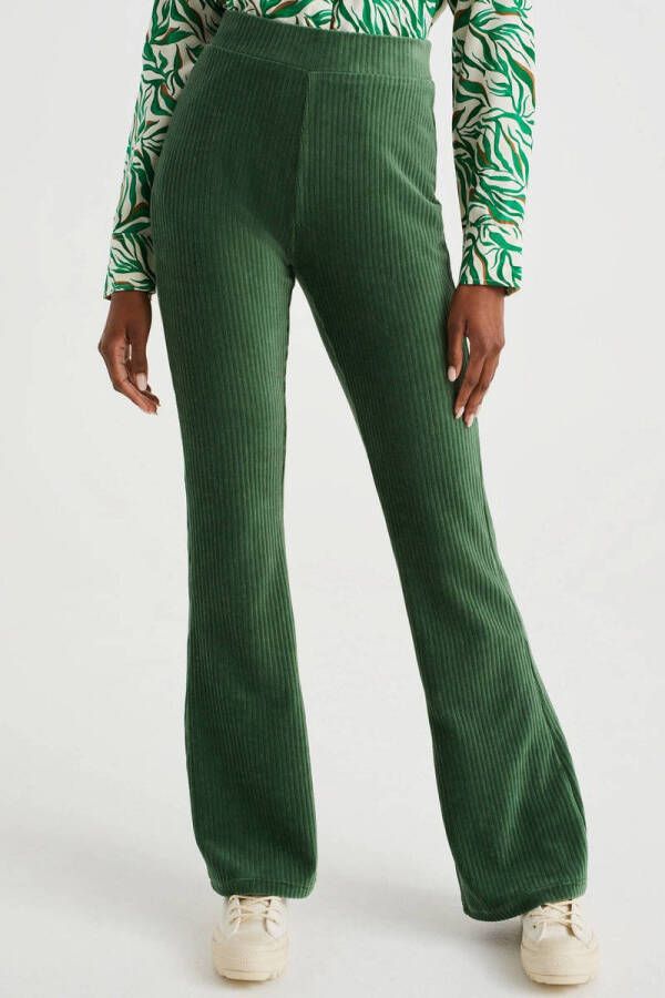 WE Fashion fluwelen high waist flared broek groen