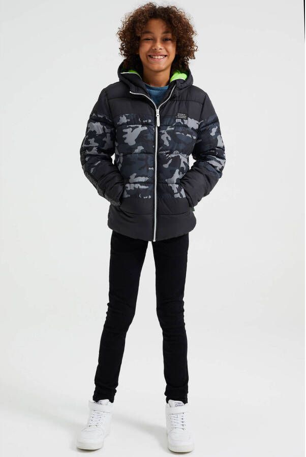 WE Fashion gewatteerde winterjas met camouflageprint zwart Jongens Polyester Capuchon 110 116