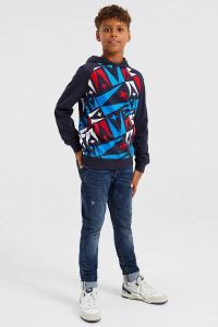 WE Fashion longsleeve met all over print blauw rood wit