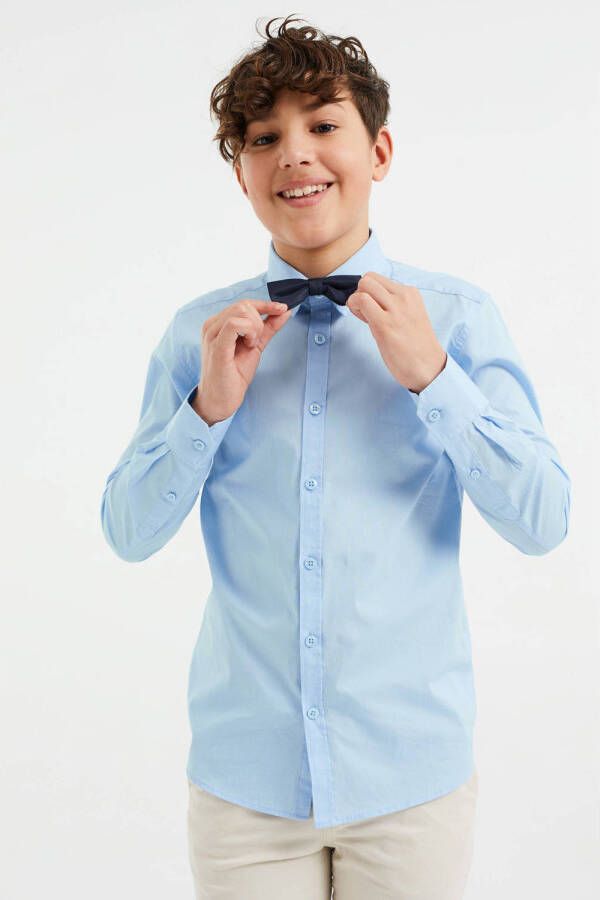 WE Fashion overhemd + vlinderstrikje lichtblauw Jongens Stretchkatoen Klassieke kraag 110 116