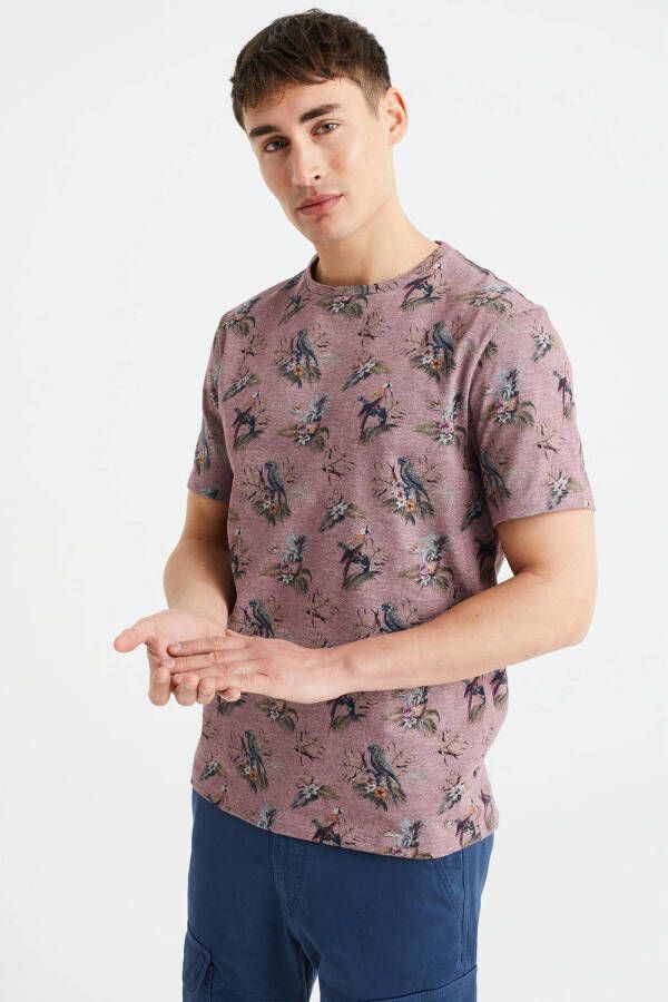 WE Fashion regular fit T-shirt met all over print wood rose